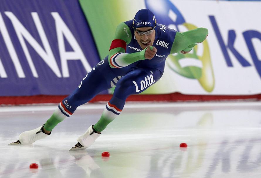 A tutta velocit: l&#39;olandese Kjeld Nuis in azione nella gara dei 1.000 metri di Coppa del Mondo di pattinaggio di velocit, nella capitale sudcoreana Seoul. (Epa)